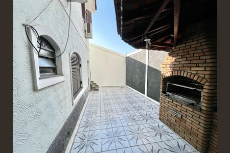 Casa à venda com 164m², 3 quartos e 3 vagas Casa à venda com 164m², 3 quartos e 3 vagasQuintal