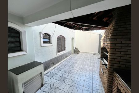 Casa à venda com 164m², 3 quartos e 3 vagas Casa à venda com 164m², 3 quartos e 3 vagasQuintal