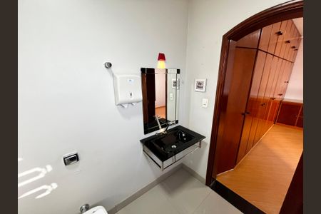 Casa à venda com 164m², 3 quartos e 3 vagas Casa à venda com 164m², 3 quartos e 3 vagasBanheiro da Suíte