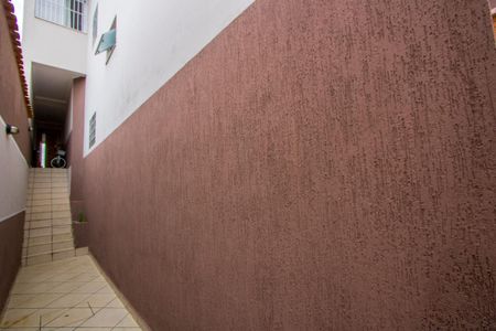 Casa à venda com 215m², 3 quartos e 2 vagasCorredor externo