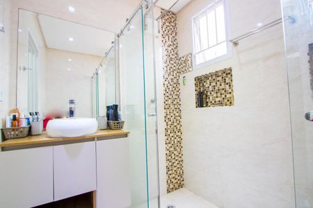 Casa à venda com 215m², 3 quartos e 2 vagasBanheiro do quarto 1