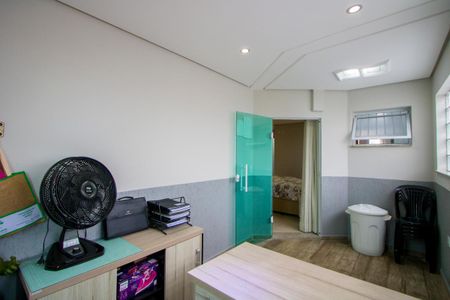 Casa à venda com 215m², 3 quartos e 2 vagasEscritório