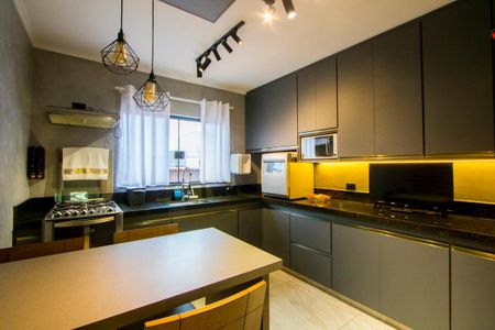 Casa à venda com 215m², 3 quartos e 2 vagasCozinha