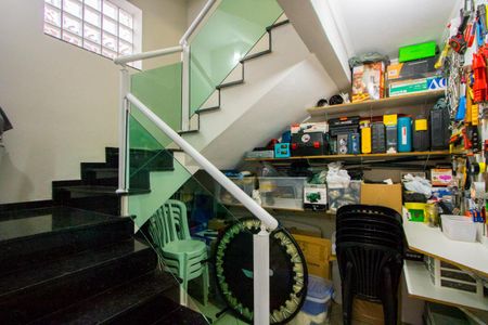 Casa à venda com 215m², 3 quartos e 2 vagasEscadas