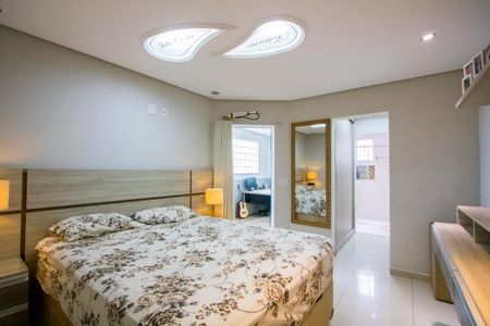 Casa à venda com 215m², 3 quartos e 2 vagasQuarto 1 - Suíte