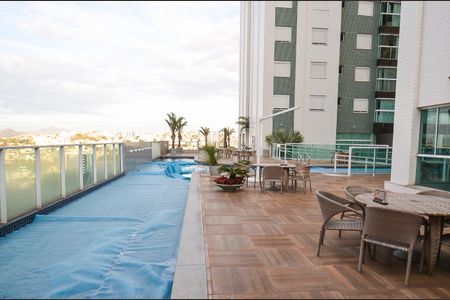 Apartamento à venda com 147m², 4 quartos e 4 vagasÁrea comum - Piscina