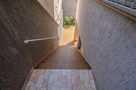 Casa à venda com 150m², 3 quartos e 2 vagascorredor e acesso para garagem e área de serviço_2