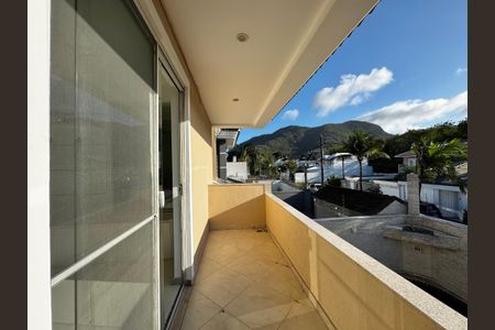 Casa de condomínio à venda com 280m², 4 quartos e 2 vagasSuíte 1 - Varanda