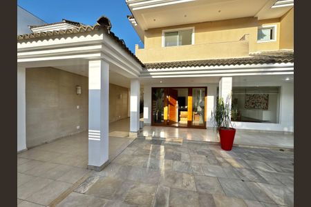 Casa de condomínio à venda com 280m², 4 quartos e 2 vagasÁrea externa