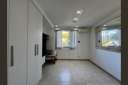 Casa de condomínio à venda com 280m², 4 quartos e 2 vagasSuíte 3