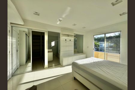 Casa de condomínio à venda com 280m², 4 quartos e 2 vagasSuíte 1