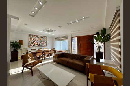 Casa de condomínio à venda com 280m², 4 quartos e 2 vagasSala