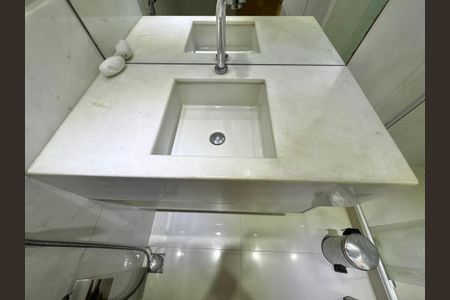 Casa de condomínio à venda com 280m², 4 quartos e 2 vagasSuíte 3 - Banheiro