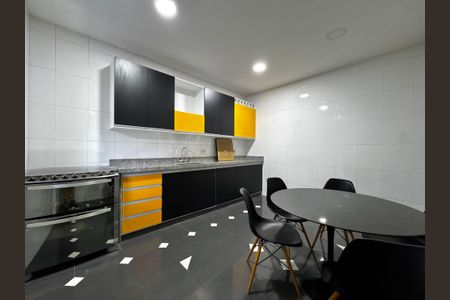 Casa de condomínio à venda com 280m², 4 quartos e 2 vagasCozinha