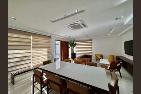 Casa de condomínio à venda com 280m², 4 quartos e 2 vagasSala