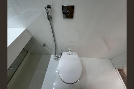 Casa de condomínio à venda com 280m², 4 quartos e 2 vagasLavabo