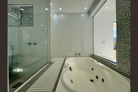 Casa de condomínio à venda com 280m², 4 quartos e 2 vagasSuíte 1 - Banheiro