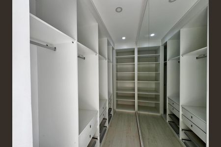 Casa de condomínio à venda com 280m², 4 quartos e 2 vagasSuíte 1 - Closet