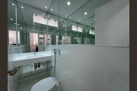 Casa de condomínio à venda com 280m², 4 quartos e 2 vagasLavabo