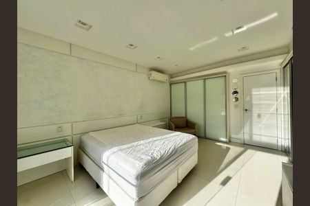 Casa de condomínio à venda com 280m², 4 quartos e 2 vagasSuíte 1