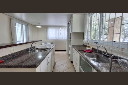 Casa para alugar com 290m², 4 quartos e 4 vagasCozinha