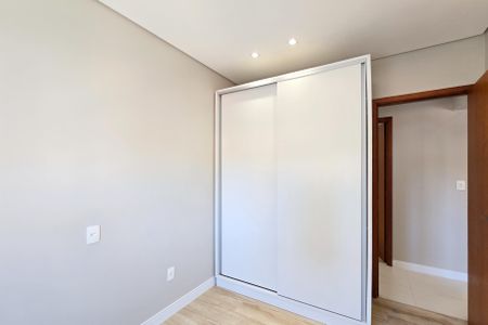Apartamento à venda com 77m², 3 quartos e 2 vagasQuarto 2