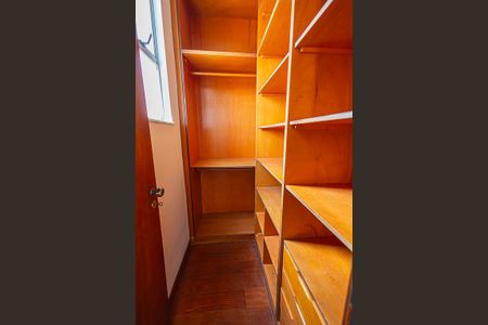 Apartamento à venda com 90m², 3 quartos e 2 vagas Apartamento à venda com 90m², 3 quartos e 2 vagascloset