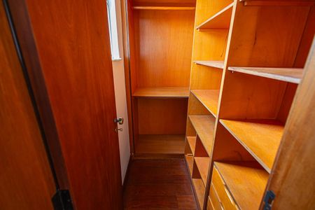 Apartamento à venda com 90m², 3 quartos e 2 vagas Apartamento à venda com 90m², 3 quartos e 2 vagascloset