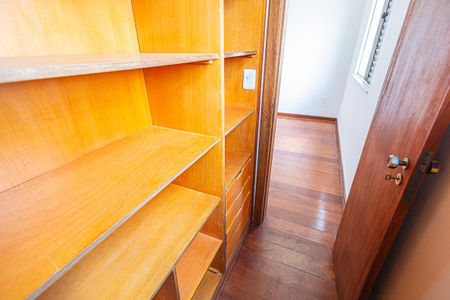 Apartamento à venda com 90m², 3 quartos e 2 vagas Apartamento à venda com 90m², 3 quartos e 2 vagascloset