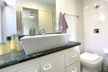 Apartamento à venda com 111m², 3 quartos e 2 vagas Apartamento à venda com 111m², 3 quartos e 2 vagasBanheiro da Suíte 1