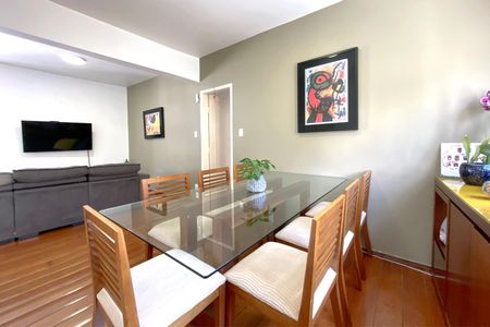 Apartamento à venda com 111m², 3 quartos e 2 vagas Apartamento à venda com 111m², 3 quartos e 2 vagasSala de jantar