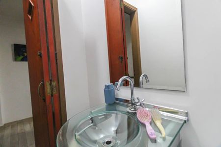 Casa à venda com 150m², 4 quartos e 2 vagas Casa à venda com 150m², 4 quartos e 2 vagasLavabo