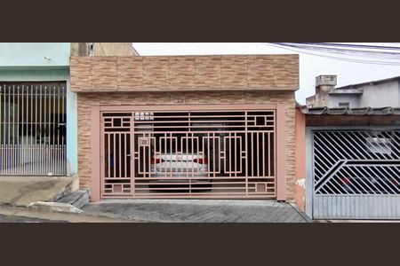 Casa à venda com 150m², 4 quartos e 2 vagas Casa à venda com 150m², 4 quartos e 2 vagasFachada