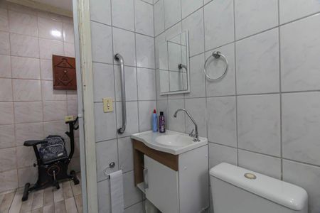Casa à venda com 150m², 4 quartos e 2 vagas Casa à venda com 150m², 4 quartos e 2 vagasBanheiro