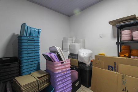 Casa à venda com 150m², 4 quartos e 2 vagas Casa à venda com 150m², 4 quartos e 2 vagasEscritório