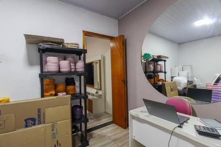 Casa à venda com 150m², 4 quartos e 2 vagas Casa à venda com 150m², 4 quartos e 2 vagasEscritório