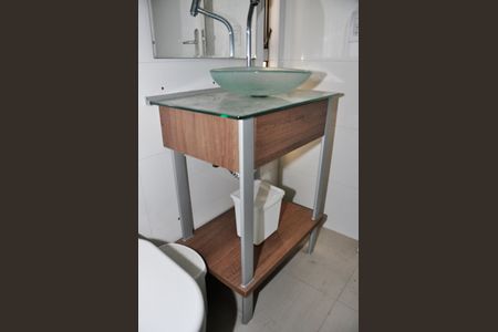 Apartamento para alugar com 60m², 2 quartos e 1 vagaDetalhe - Banheiro Social