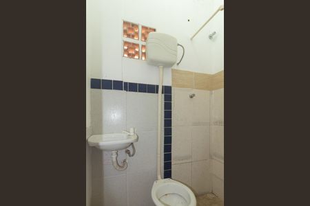 Banheiro de casa de condomínio para alugar com 1 quarto, 35m² em Guaratiba, Rio de Janeiro