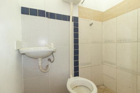Banheiro de casa de condomínio para alugar com 1 quarto, 35m² em Guaratiba, Rio de Janeiro