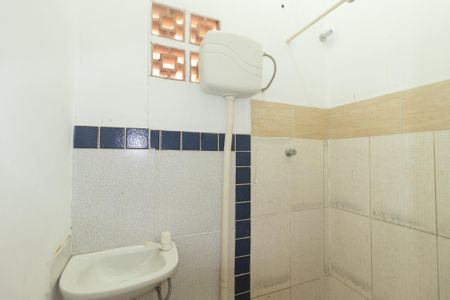 Banheiro de casa de condomínio para alugar com 1 quarto, 35m² em Guaratiba, Rio de Janeiro