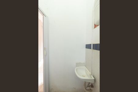 Banheiro de casa de condomínio para alugar com 1 quarto, 35m² em Guaratiba, Rio de Janeiro