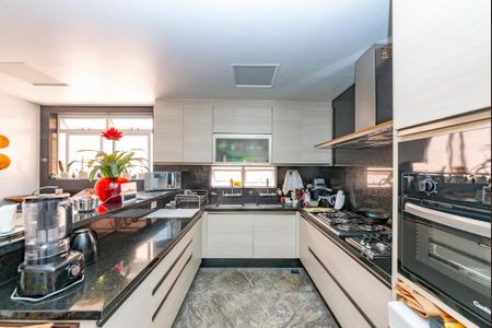 Casa à venda com 622m², 5 quartos e 5 vagasCozinha