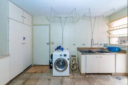 Casa à venda com 622m², 5 quartos e 5 vagasÁrea de Serviço