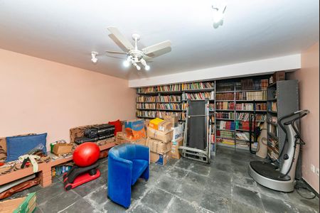 Casa à venda com 622m², 5 quartos e 5 vagasQuarto de Serviço