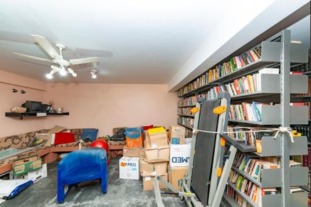 Casa à venda com 622m², 5 quartos e 5 vagasQuarto de Serviço