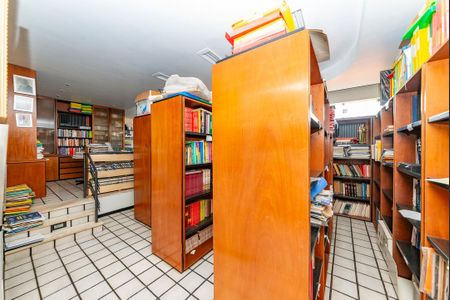 Casa à venda com 622m², 5 quartos e 5 vagasBiblioteca