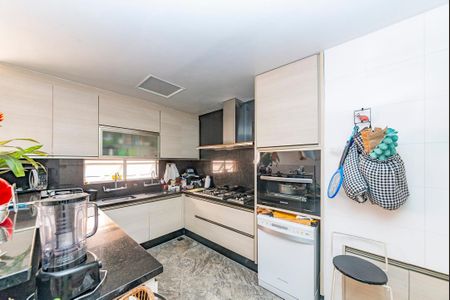 Casa à venda com 622m², 5 quartos e 5 vagasCozinha