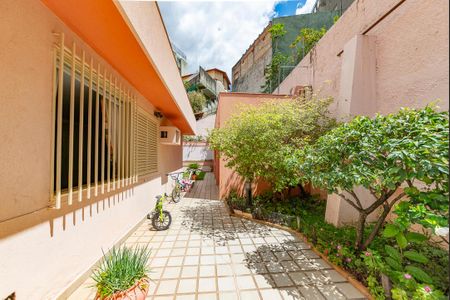 Casa à venda com 622m², 5 quartos e 5 vagasQuintal