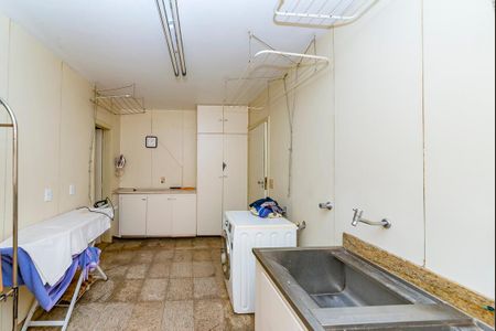 Casa à venda com 622m², 5 quartos e 5 vagasÁrea de Serviço