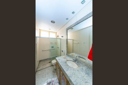 Casa à venda com 622m², 5 quartos e 5 vagasBanheiro da Suíte 3